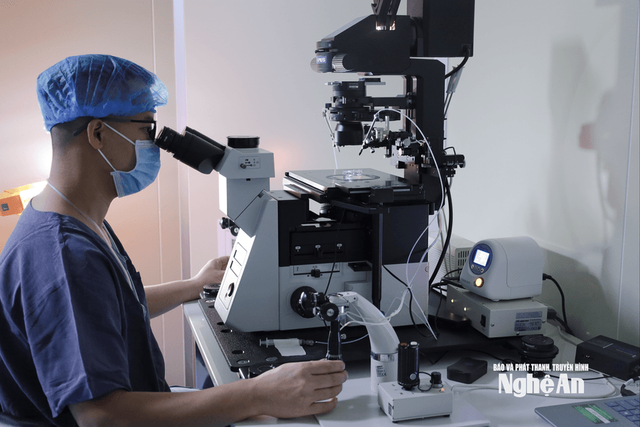 Bệnh viện Hữu nghị Đa khoa Nghệ An áp dụng kỹ thuật mới giúp người đàn ông 57 tuổi có con đầu lòng