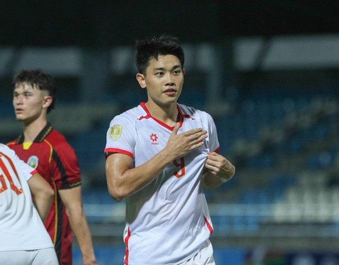 Đình Bắc tỏa sáng rực rỡ với hat trick trong chiến thắng 7-0 của tuyển Việt Nam
