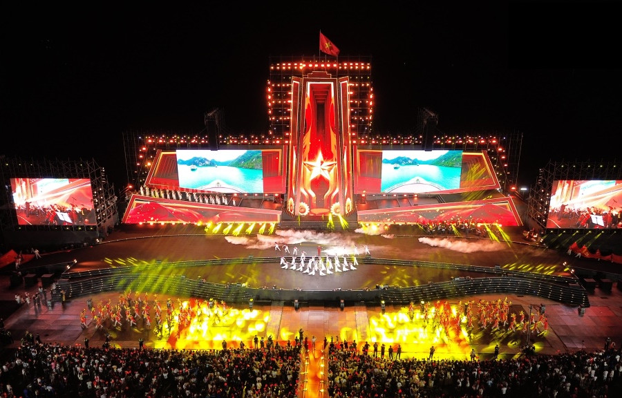 Chương trình Mãi mãi tuổi 20: Khúc tráng ca tri ân các Anh hùng liệt sĩ tại Quảng Ninh