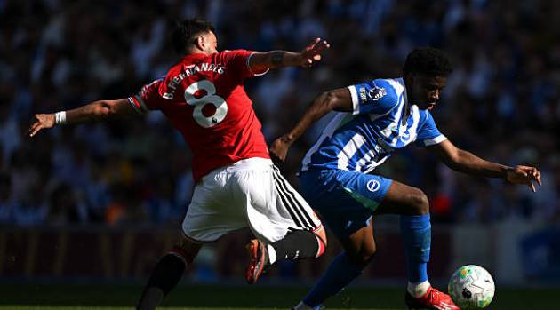 MU tái khởi động thương vụ Carlos Baleba và tính phương án dự phòng Manu Kone từ Roma