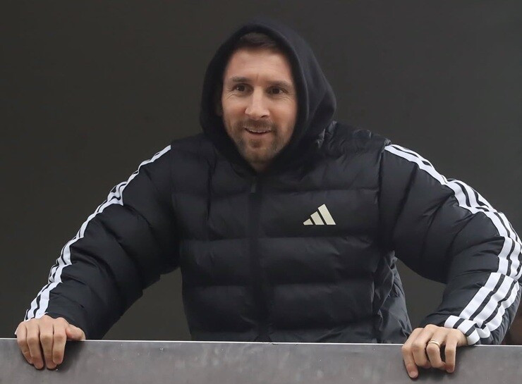 Lionel Messi tái xuất lặng lẽ trên khán đài hạng 4 Argentina sau chung kết World Cup 2026