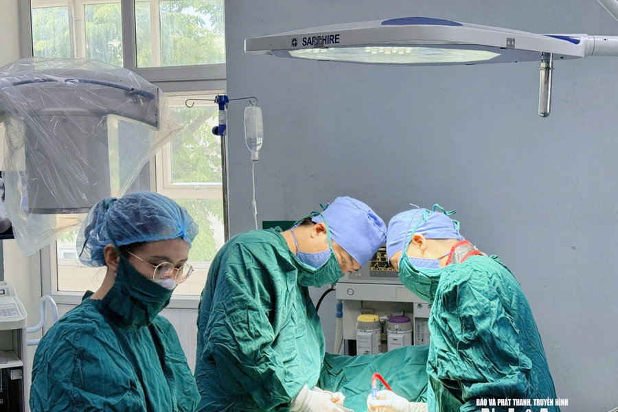 Lần đầu tiên triển khai thành công kỹ thuật thay thân đốt sống Titan tại Nghệ An