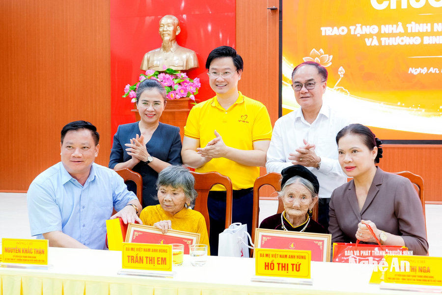Khởi động chương trình trao tặng nhà ở cho các Mẹ Việt Nam anh hùng và thương binh nặng