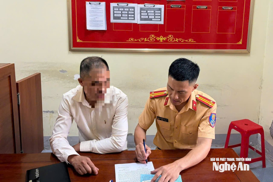 Từ phản ánh trên VNeTraffic, xử lý tài xế vượt đèn đỏ tại xã Thần Lĩnh