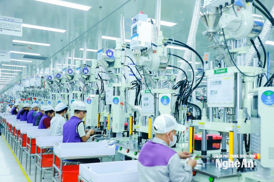[Infographic] Nghệ An: Sản xuất công nghiệp 7 tháng đầu năm 2026 tăng hơn 21%