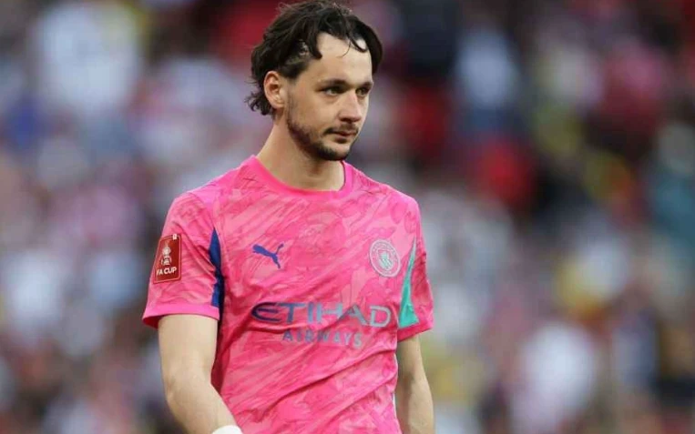 Leeds United vượt Chelsea và Newcastle để chiêu mộ James Trafford với giá 40 triệu bảng