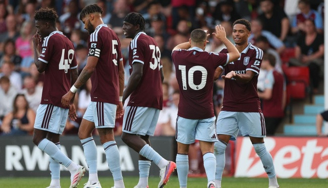 Aston Villa thua Real Sociedad 2-4, Unai Emery lộ bài toán hàng thủ trước tour châu Á