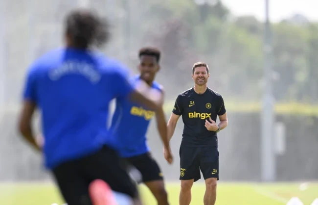 Xabi Alonso biến hóa sơ đồ Chelsea ra sao với bộ đôi kinh nghiệm Henderson và Welbeck