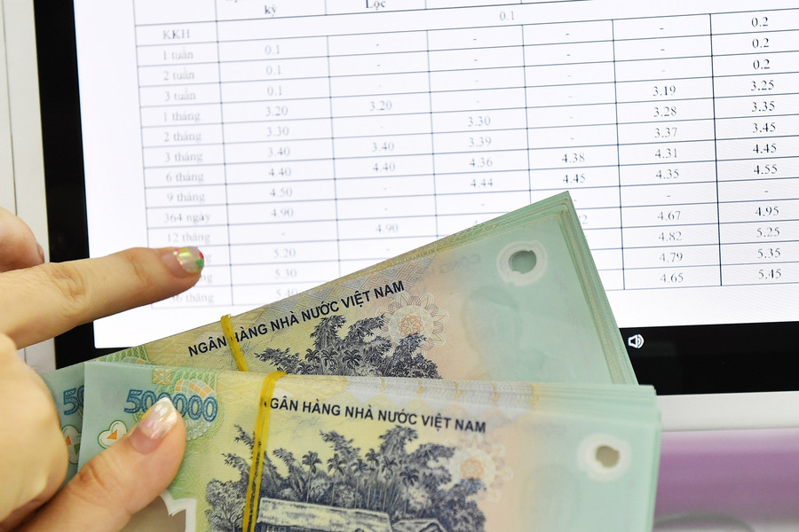 Gửi tiết kiệm cố định hay linh hoạt để hạn chế rủi ro mất lãi khi rút trước hạn