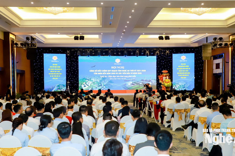 Nghệ An công bố điều chỉnh Quy hoạch tỉnh; trao quyết định, giấy chứng nhận và thỏa thuận hợp tác đầu tư hơn 110 nghìn tỷ đồng