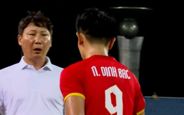 Bị Singapore cầm hòa 0-0 ngay trên sân Mỹ Đình, tuyển Việt Nam phơi bày sự bế tắc
