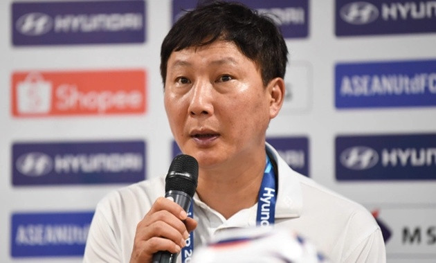 HLV Kim Sang-sik rút Đình Bắc sớm tại ASEAN Cup; AFC phản đối kế hoạch 20 tỷ USD của FIFA
