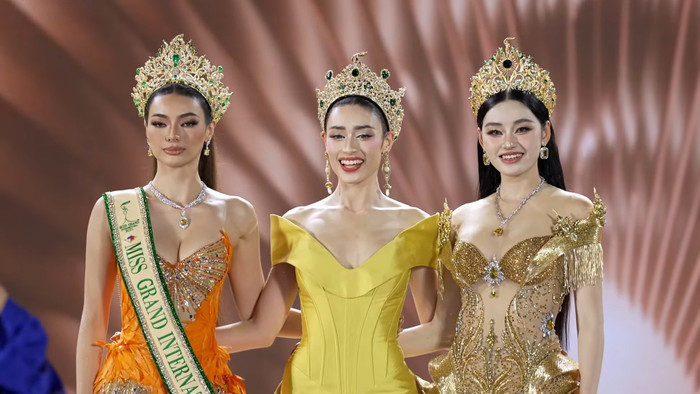 Nhan sắc lai và phong cách đời thường của tân Miss Grand Vietnam 2026 Emoura Phạm