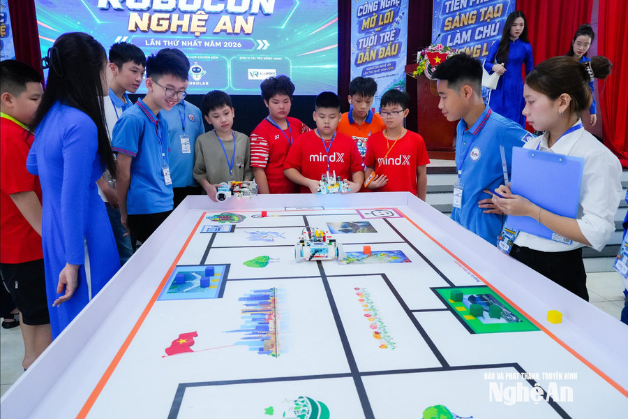 Gần 60 thí sinh tham dự Cuộc thi "Robocon tỉnh Nghệ An” lần thứ I năm 2026