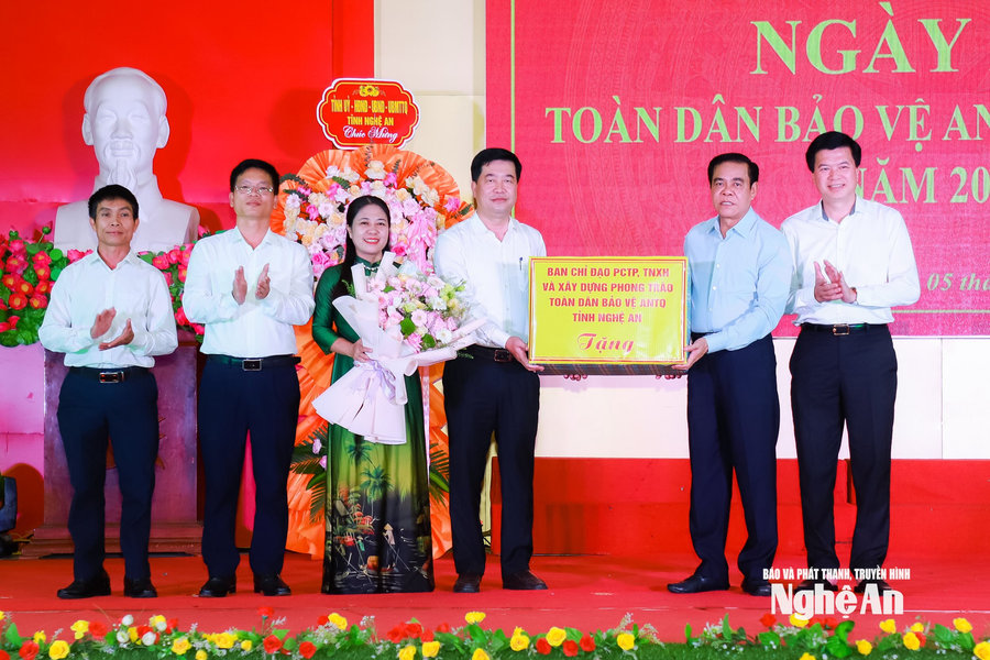 Chủ tịch UBND tỉnh Võ Trọng Hải dự Ngày hội toàn dân bảo vệ an ninh Tổ quốc năm 2026 tại xã Anh Sơn