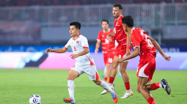 Lê Phạm Thành Long: Điểm tựa thầm lặng giúp tuyển Việt Nam đè bẹp Indonesia 3-0