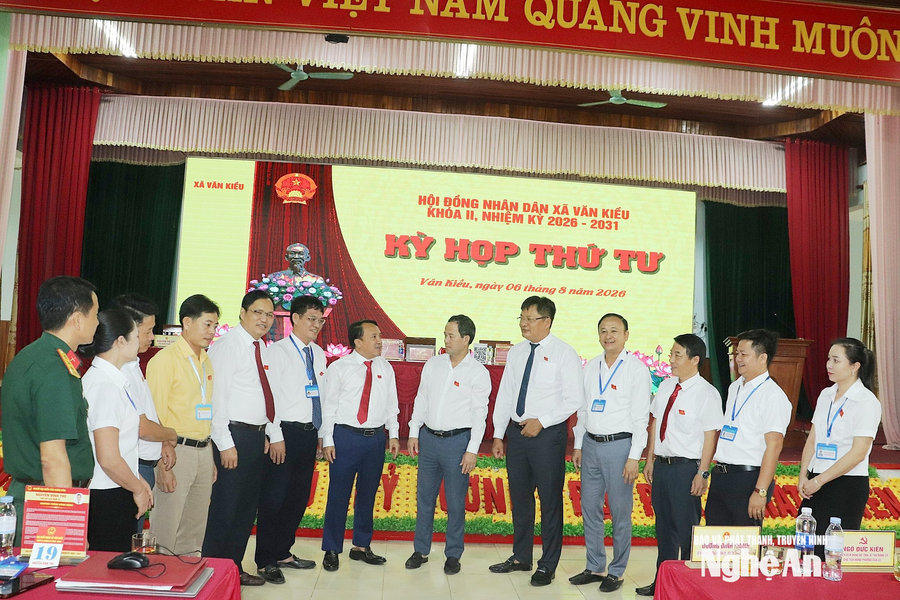 Đồng chí Dương Đình Chỉnh dự Kỳ họp thứ 4, HĐND xã Văn Kiều