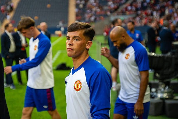 Bùng nổ ở tiền mùa giải, Shea Lacey đẩy Michael Carrick vào bài toán nhân sự nan giải
