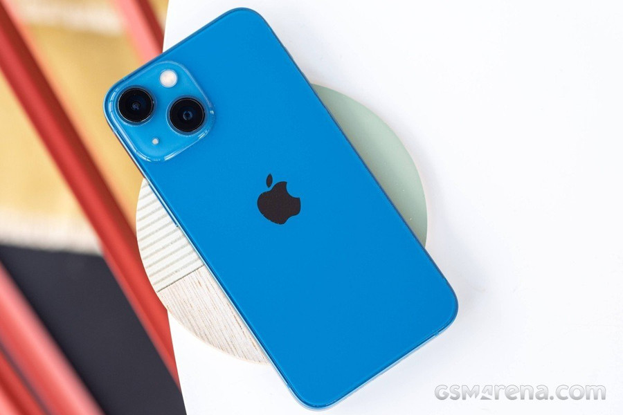iPhone 13 Mini giá chỉ 6,4 triệu đồng: Màn OLED, chip A15 Bionic liệu còn đáng mua?