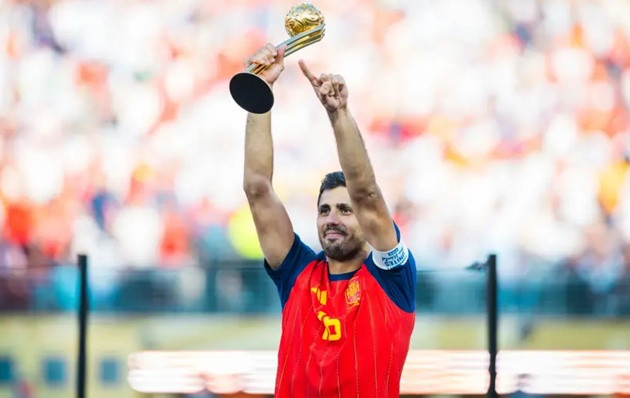 Rodri quay xe từ chối Real Madrid để gia nhập Barcelona trong vụ chuyển nhượng 2026