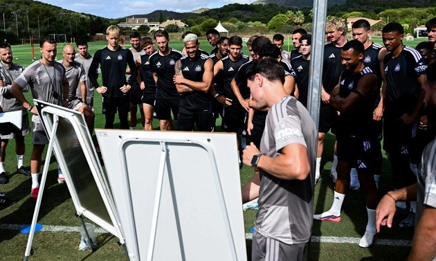 Bán Bruno Guimaraes và bị phạt tài chính: Newcastle đối mặt mùa giải giông bão ở Ngoại hạng Anh