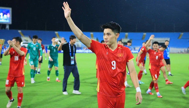 Nguyễn Đình Bắc lập cú đúp giúp Việt Nam hạ Campuchia 3-1: Bài học đắt giá từ HLV Kim Sang-sik
