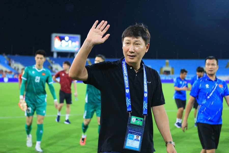 HLV Kim Sang-sik lý giải việc thay Hoàng Đức sớm ở trận thắng Campuchia 3-1 tại ASEAN Cup 2026