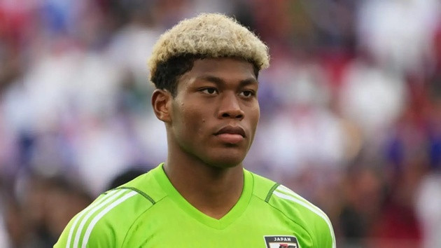 PSG gửi đề nghị 35 triệu euro cho Zion Suzuki nhưng ngôi sao Nhật Bản đòi suất bắt chính