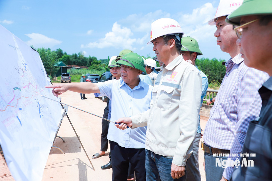 Phó Chủ tịch UBND tỉnh Nguyễn Văn Đệ kiểm tra tiến độ Dự án Hồ chứa nước Bản Mồng