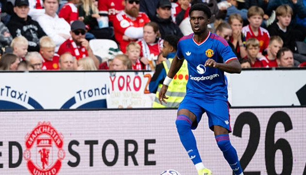 Manchester United quyết định giữ chân hậu vệ Jaydan Kamason trước sự chèo kéo từ Southampton