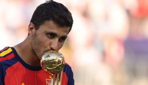 Barcelona vượt mặt Real Madrid trong cuộc đua chiêu mộ tiền vệ Rodri giá 80 triệu euro