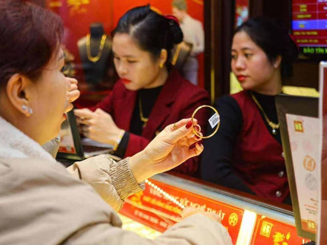 Giá vàng hôm nay 10/08/2026: SJC tăng 100.000 đồng, lên 141,1 - 144,1 triệu đồng/lượng