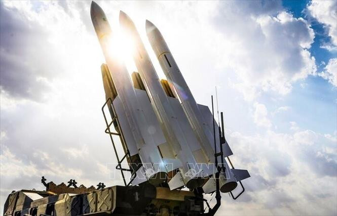 Vệ binh Cách mạng Iran tuyên bố tên lửa đạn đạo có thể đổi quỹ đạo và mục tiêu khi bay