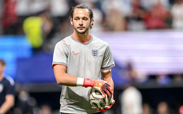 Leeds United chi 40 triệu bảng mua James Trafford từ Man City để giải bài toán khung gỗ