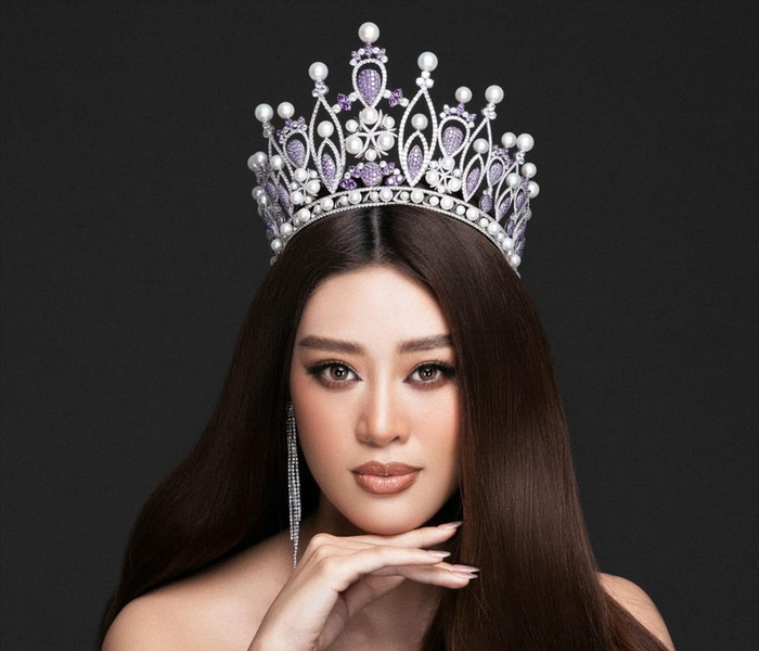 Hoa hậu Khánh Vân gây chú ý với vóc dáng thon gọn và đôi chân dài tại buổi thử trang phục