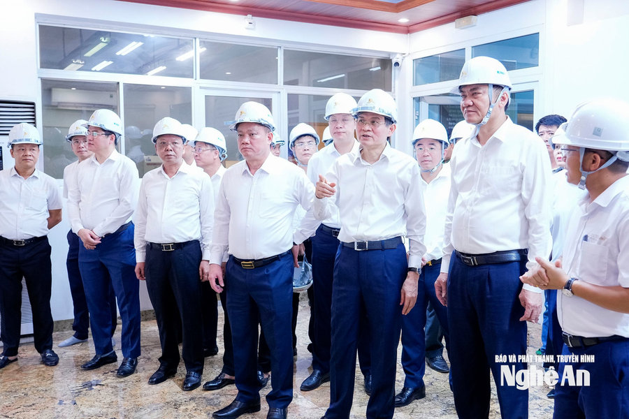 Giám đốc Học viện Chính trị quốc gia Hồ Chí Minh Đoàn Minh Huấn thăm các dự án tại phường Hoàng Mai, tỉnh Nghệ An