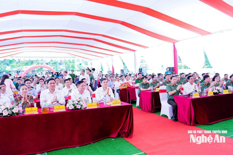 Giám đốc Học viện Chính trị quốc gia Hồ Chí Minh Đoàn Minh Huấn dự Ngày hội toàn dân bảo vệ an ninh Tổ quốc tại phường Hoàng Mai