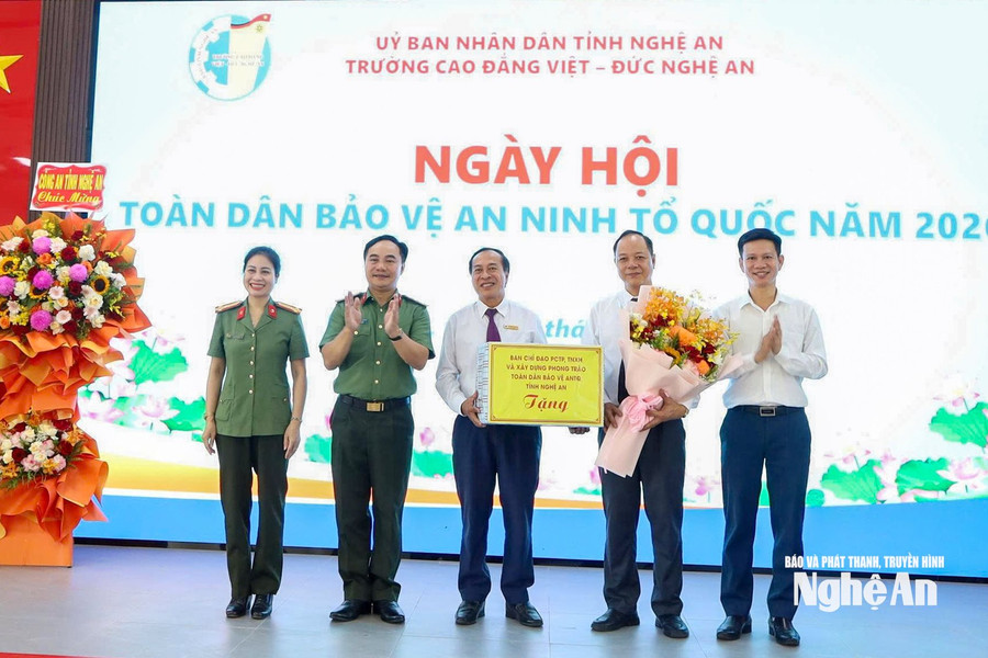 Trường Cao đẳng Việt - Đức Nghệ An sơ kết 3 năm mô hình bảo đảm an ninh trường học