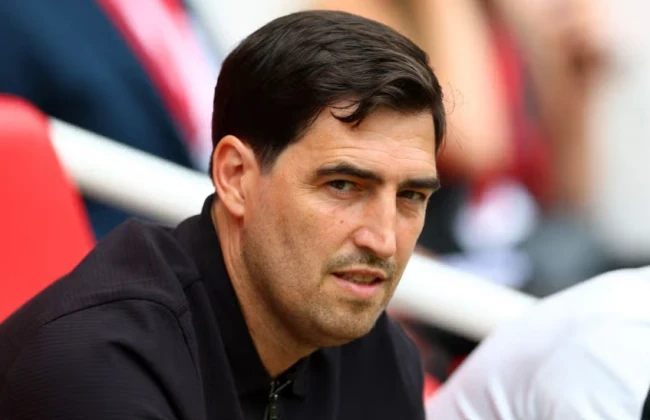 HLV Andoni Iraola và 4 bài toán chuyển nhượng của Liverpool trước khi chợ hè đóng cửa
