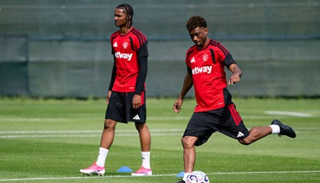 Man United bỏ tour du đấu hè để đóng quân tại Carrington chuẩn bị cho mùa giải mới 2026/27