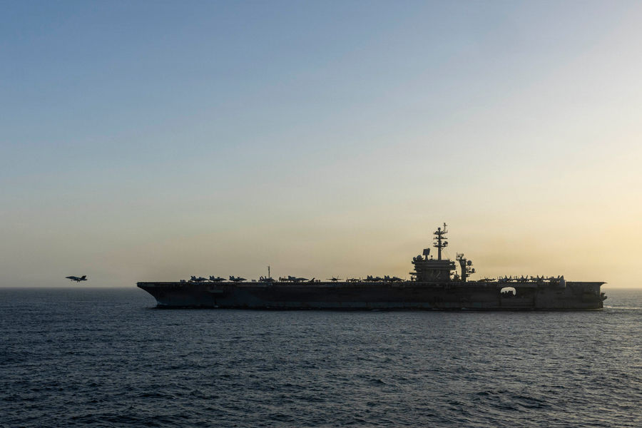 Thượng nghị sĩ Mỹ yêu cầu điều tra tình trạng thiếu thốn trên tàu sân bay USS Abraham Lincoln