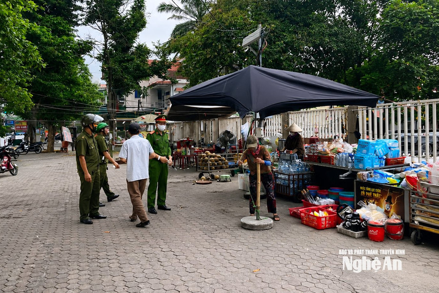 Nghệ An tăng cường giải tỏa hành vi lấn chiếm trước các cổng bệnh viện