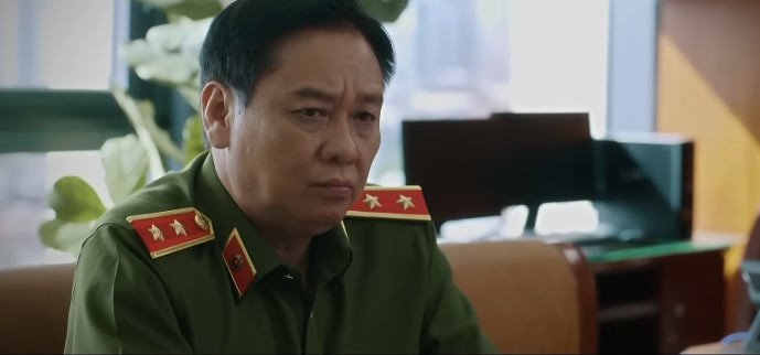 Phim Lửa trắng tập 17: Cục trưởng Quốc Đạt nghi ngờ nội gián, băng Hòa Công lục đục nội bộ