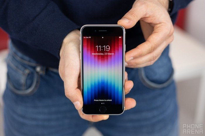 Đánh giá iPhone SE 2022: Thiết kế cổ điển, kết nối 5G cùng hiệu năng từ chip A15 Bionic