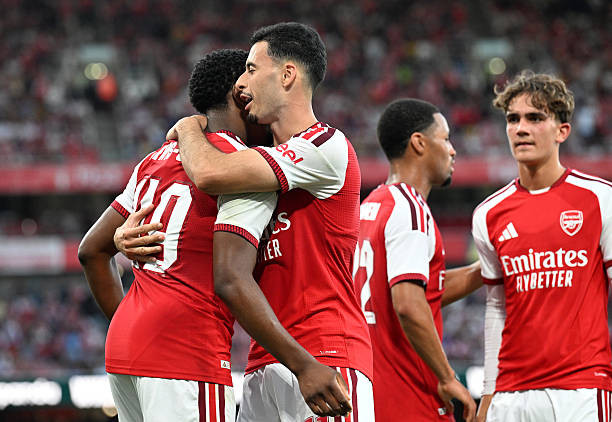 David Raya tỏa sáng trên chấm 11m giúp Arsenal vượt qua Como sau loạt luân lưu kịch tính