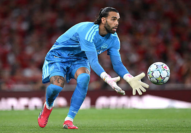 Thủ thành David Raya giúp Arsenal đánh bại Como 4-3 ở loạt sút luân lưu cân não tại Emirates