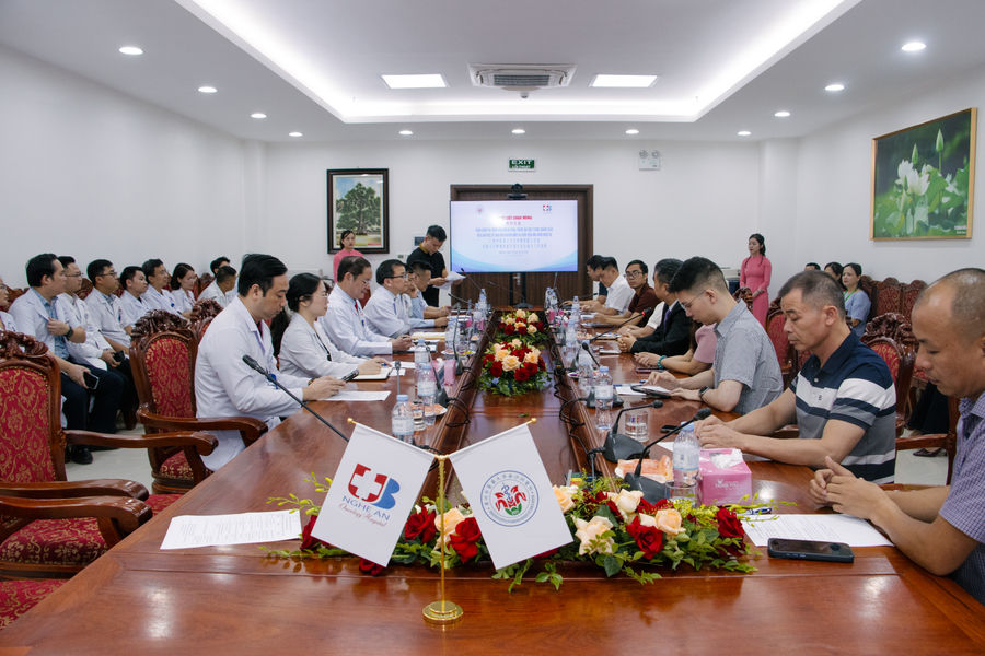 Bệnh viện Ung bướu Nghệ An tăng cường hợp tác với bệnh viện Trung Quốc