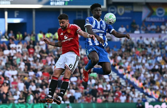 Newcastle sẵn sàng chi 75 triệu bảng cạnh tranh MU giành Carlos Baleba của Brighton