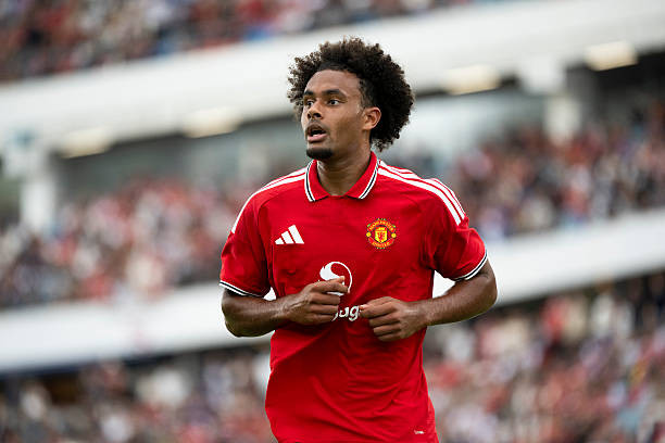 Manchester United có nên giữ chân và kiên nhẫn với tố chất độc đáo của Joshua Zirkzee?