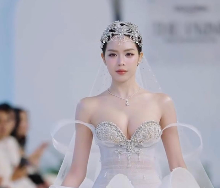 Hoa hậu Thanh Thủy gây chú ý khi diện váy cưới cùng tuyên bố chờ chú rể tương lai đầy hài hước